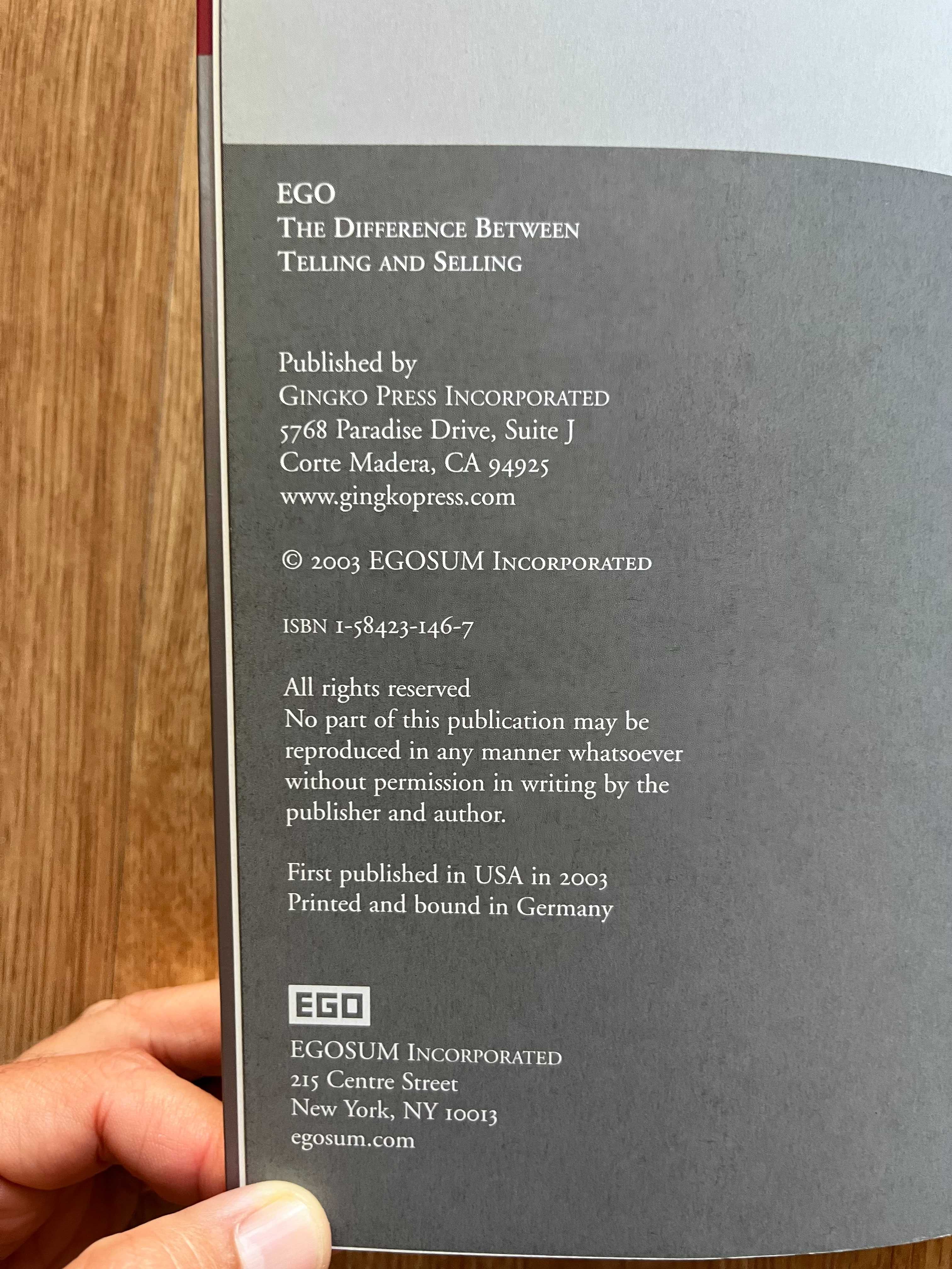 Livro de design "The difference between telling and selling" by EGO
