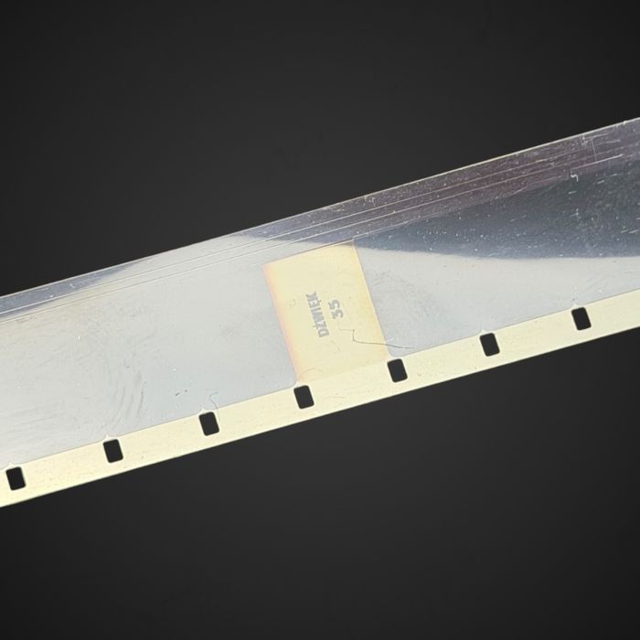 Puszka z filmem z taśmą FOTON 16 mm Ośmionożni drapieżcy B5/112030