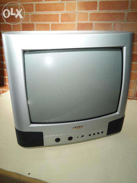 TV Sanyo com comando