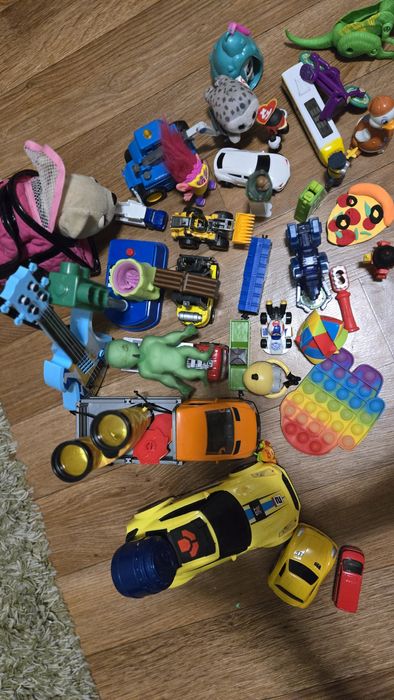 Іграшки комплектом, одним набором