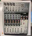 Mesa de mistura Behringer XENYX Q1204USB