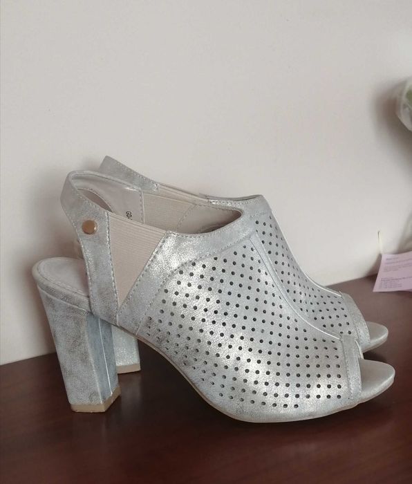 Nowe sandałki w roz. 37