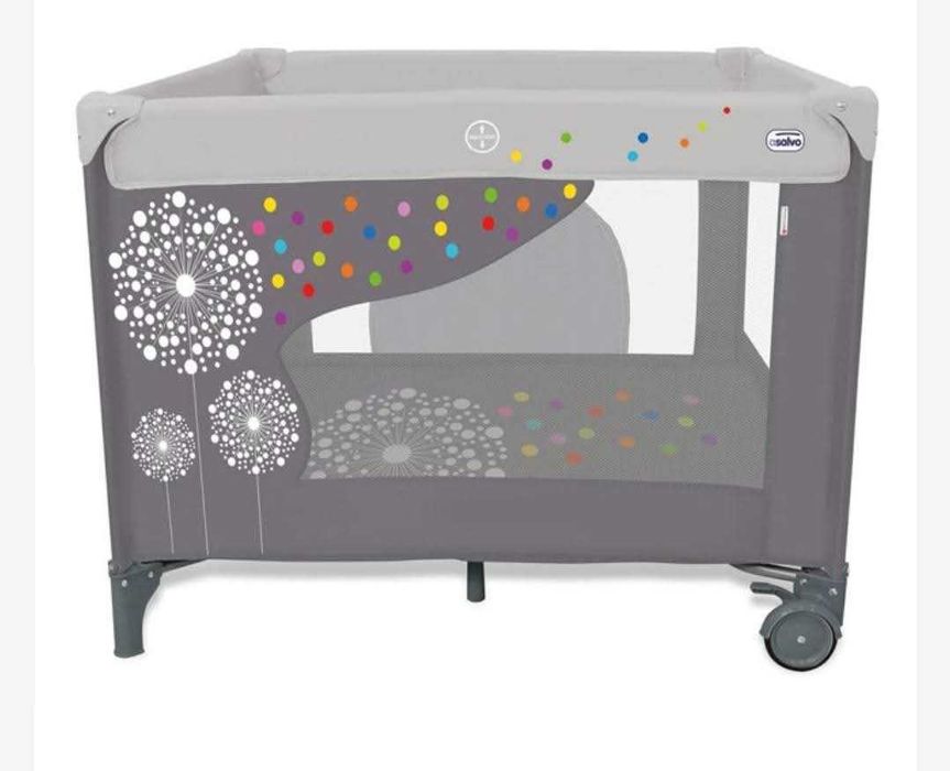 Parque infantil quadrado.