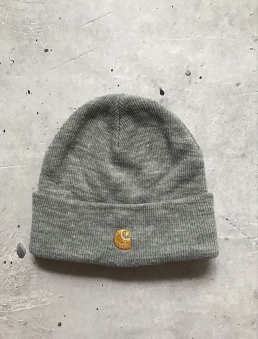 Сіра шапка carhartt