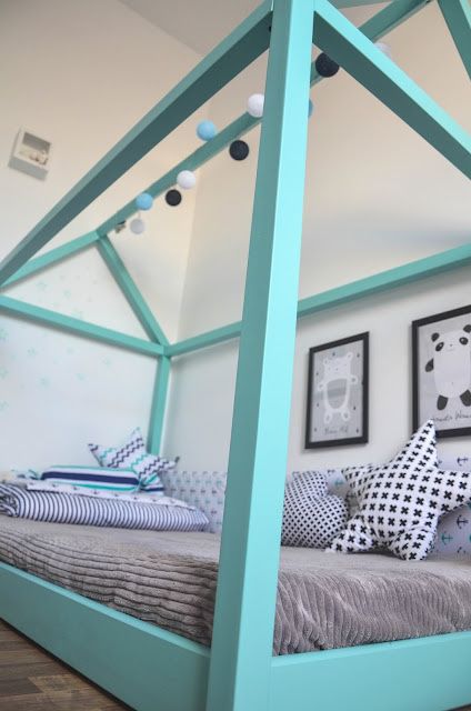 Łóżko domek dla dziecka z materacem