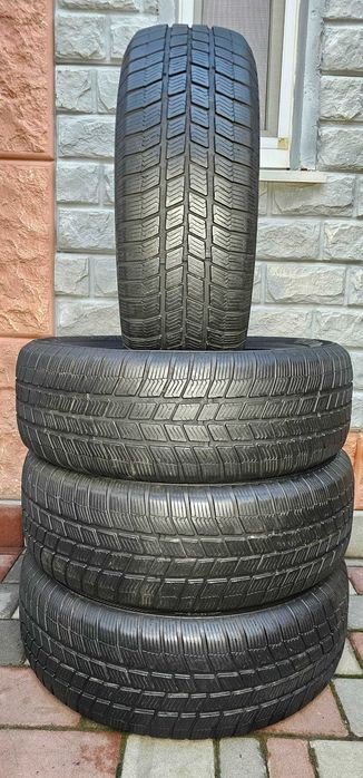 Продам комплект зимових шин 235 /65 R17 Barum