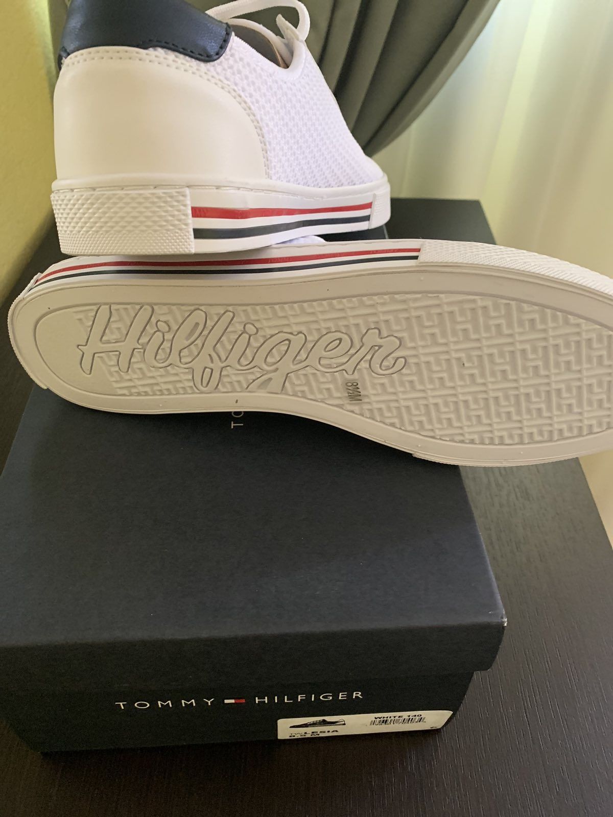 Продам обувь Guess, Tommy Hilfiger