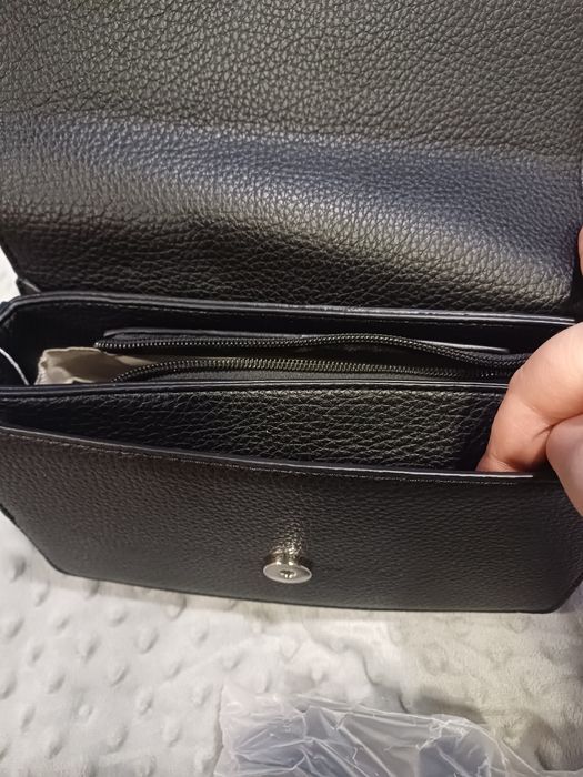 Жіноча чорна сумка кросбоді