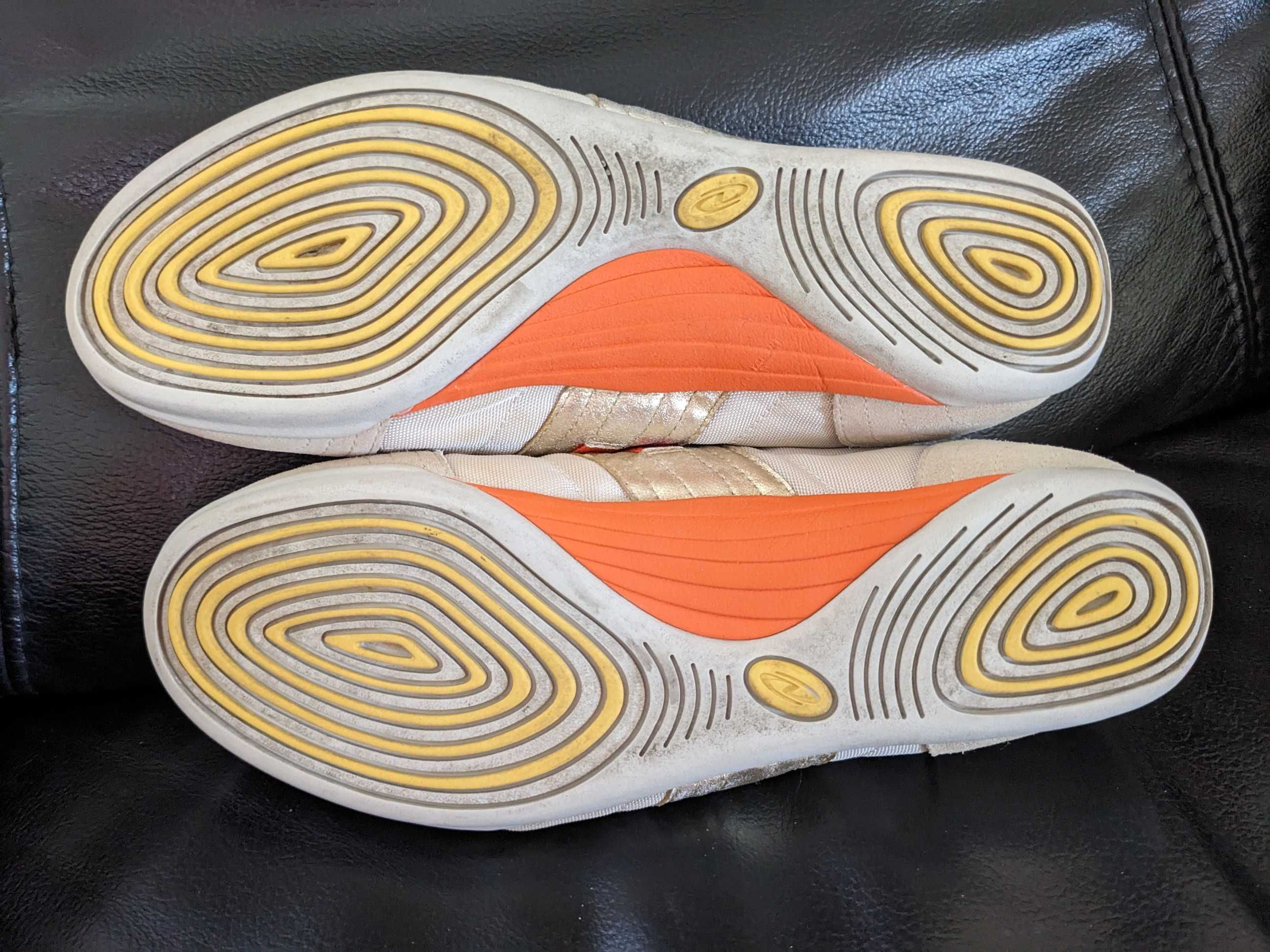 Damskie buty DKNY, rozmiar 38.5