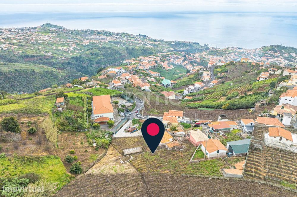 Moradia T2 para recuperar no Estreito de Câmara de Lobos