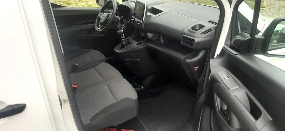 Combo 1.5 131 KM Niemcy 3-os. MAX Długi Klima CarPlay