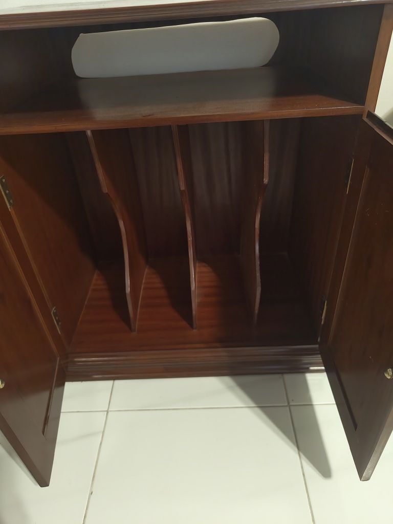 Móvel gira discos
