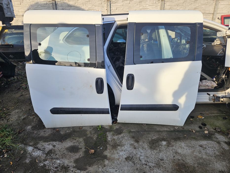 Fiat Doblo II drzwi boczne przesuwne lewe prawe