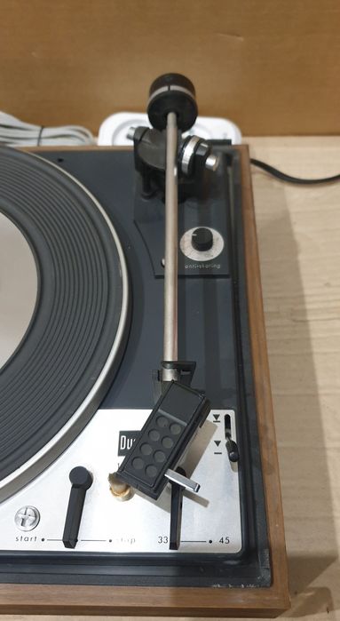 Автоматичний Hi-Fi програвач вінілових платівок Dual CS 1225.