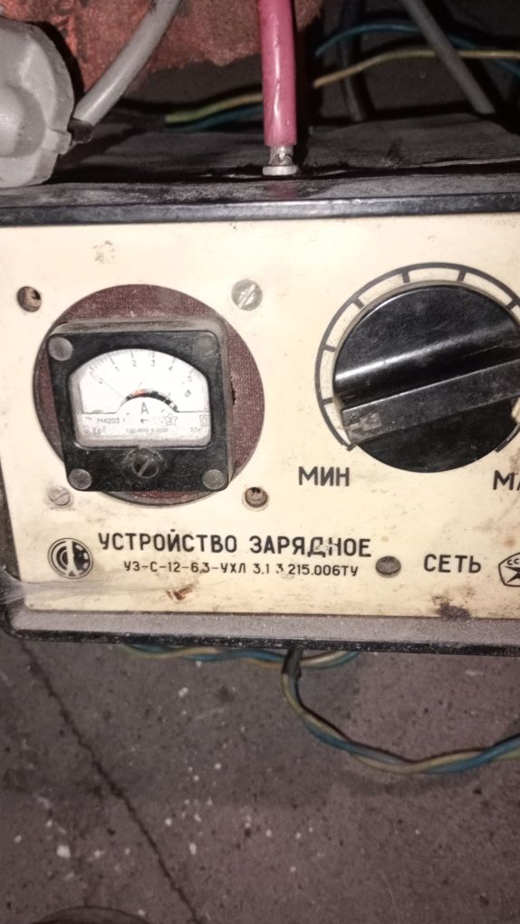 Зарядний пристрій 12В 6А нов