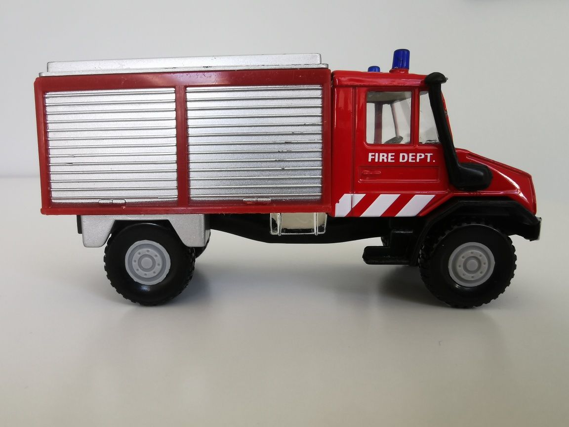 Welly Model Ciężarówka Mercedes-Benz Unimog Straż Pożarna 1:34