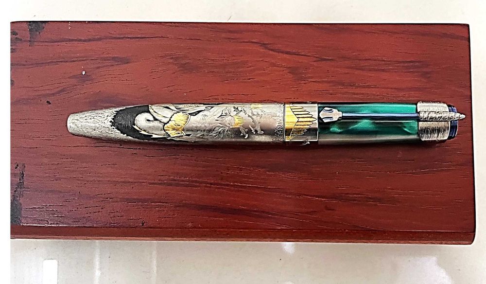 Caneta tinta permanente,"custom made" Poseidon ouro 18K e titânio