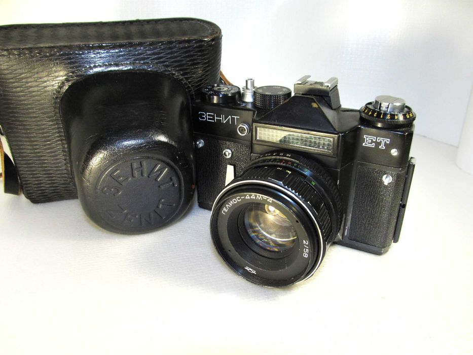 Объектив Гелиос. Фотоаппарат Зенит.