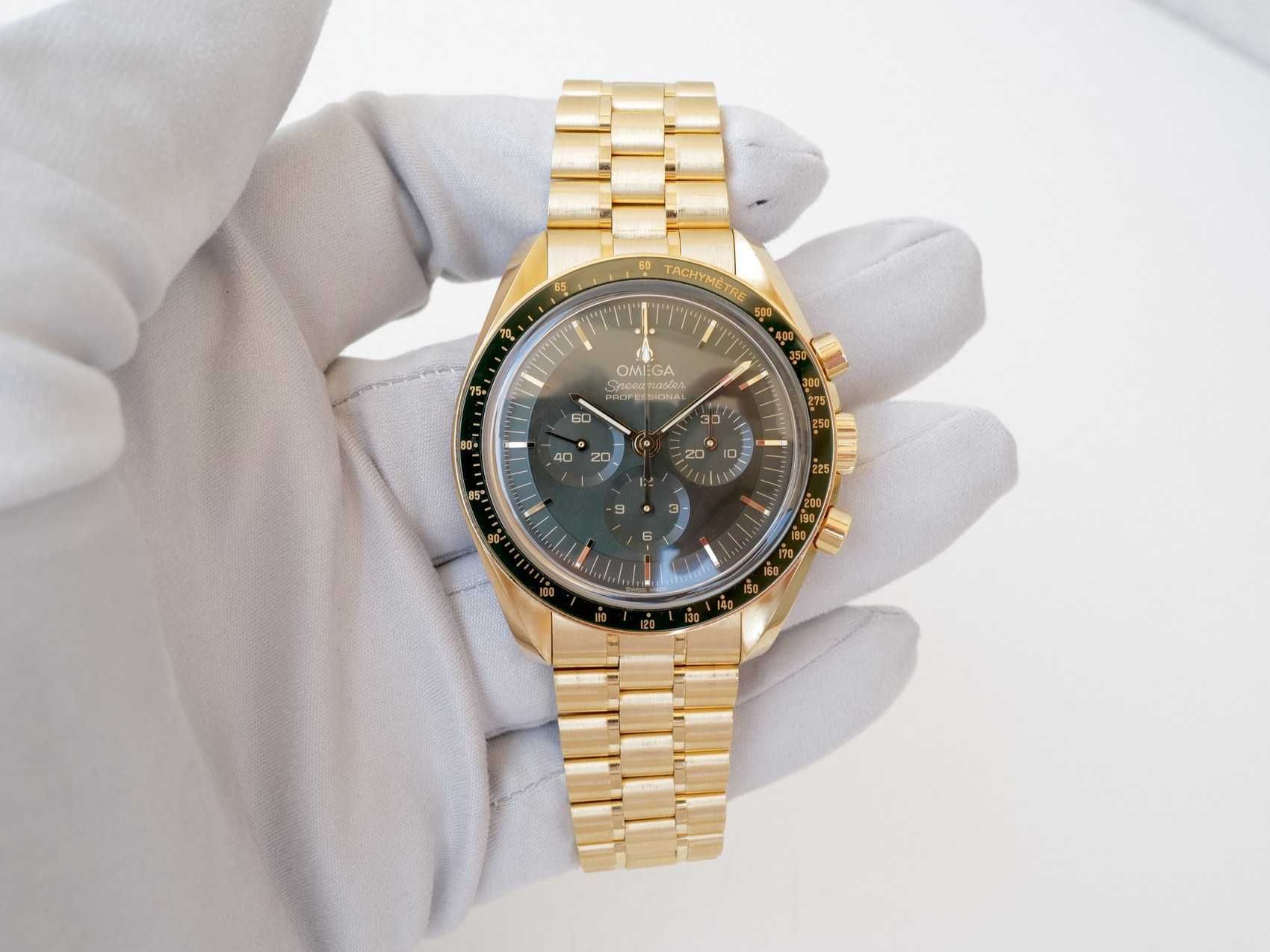 Omega Speedmaster Moonwatch 18K Yellow Gold Green Dial 42mm
