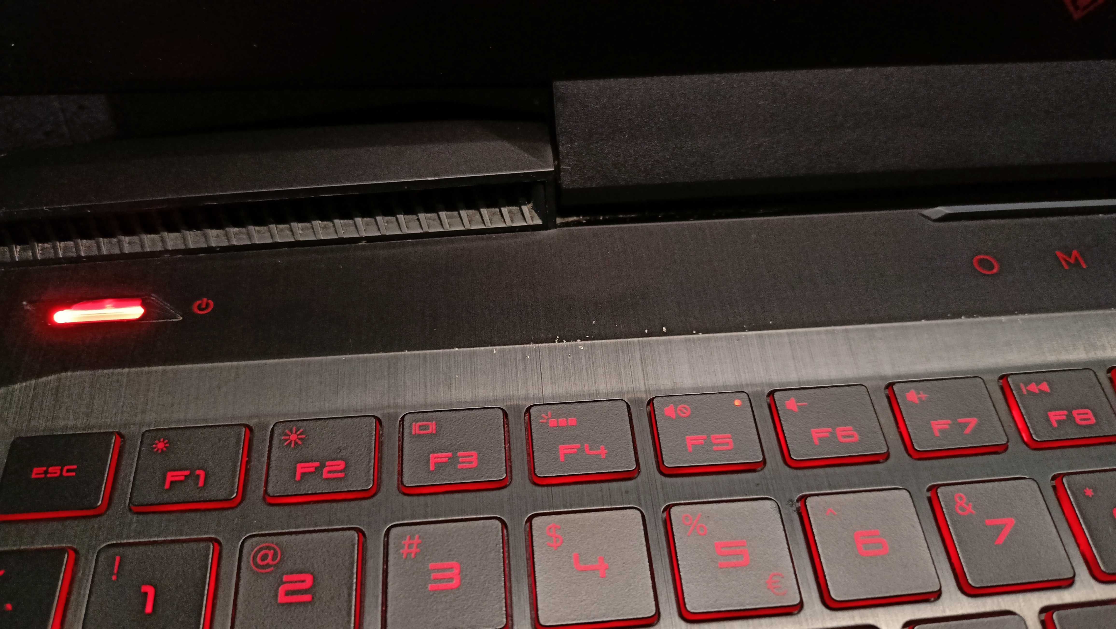 Laptop HP OMEN 15 - i5, GTX 1050, 8GB, SSD + HDD
