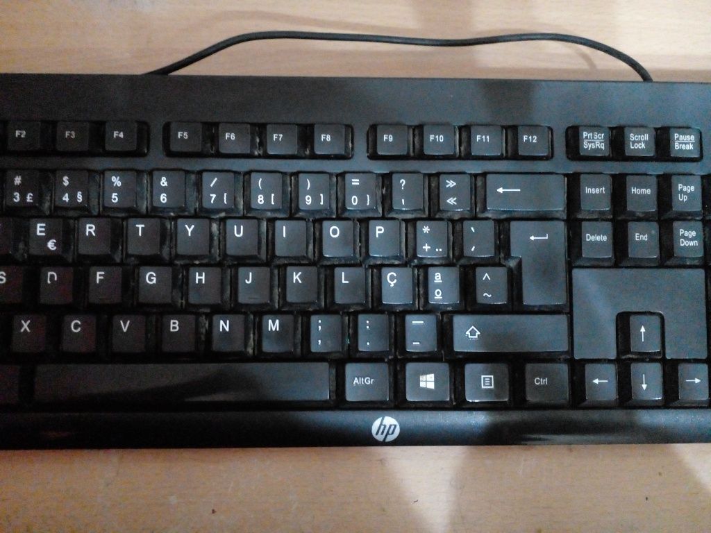 Teclado HP grande e em bom estado
