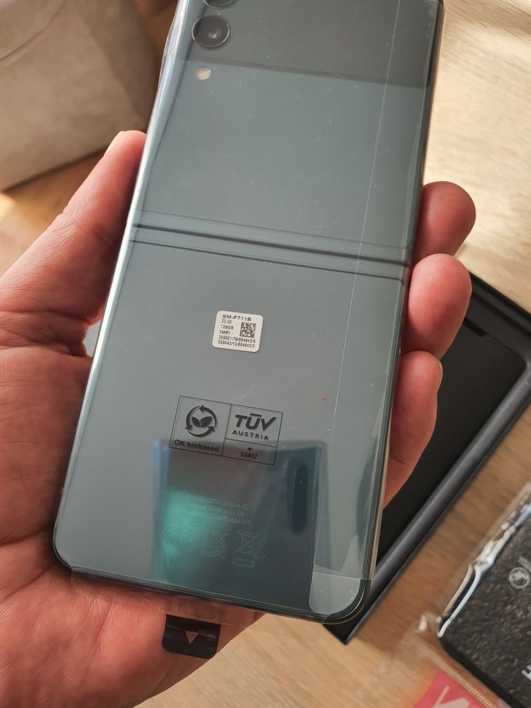 Sprzedan nowka telefon Samsung Galaxy Z Flip3 5G