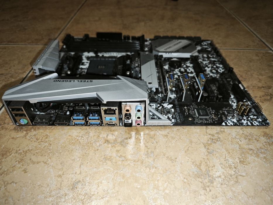 Материнская плата ASRock B450 Steel Legend.