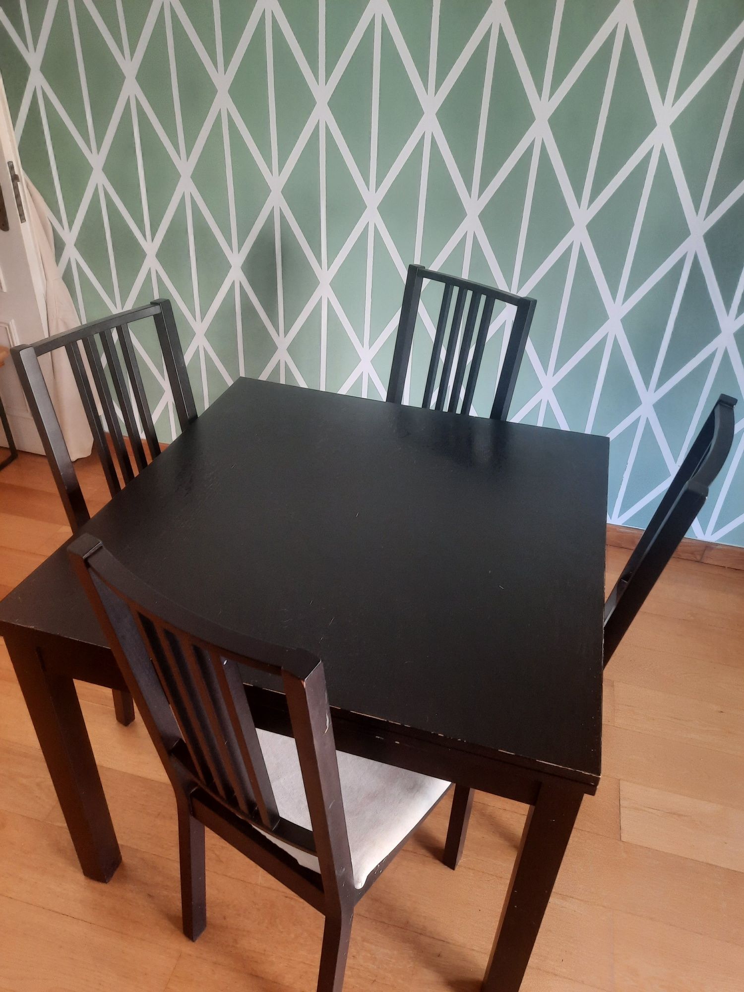 Mesa Extensivel com 4 cadeiras ikea