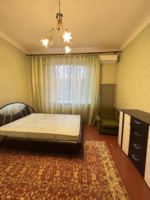 Продаж 3 кім квартри, сталінка, 74,3 м.кв, центр Югока, 2 поверх