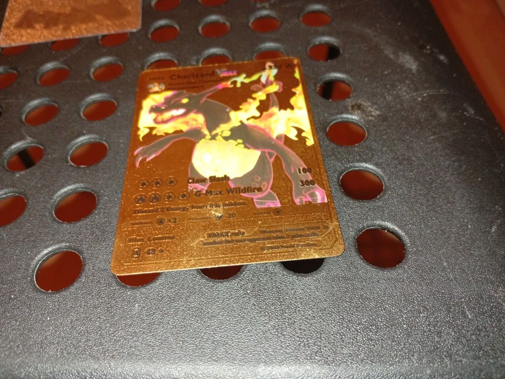 Cards Pokémon (dourados e prata)