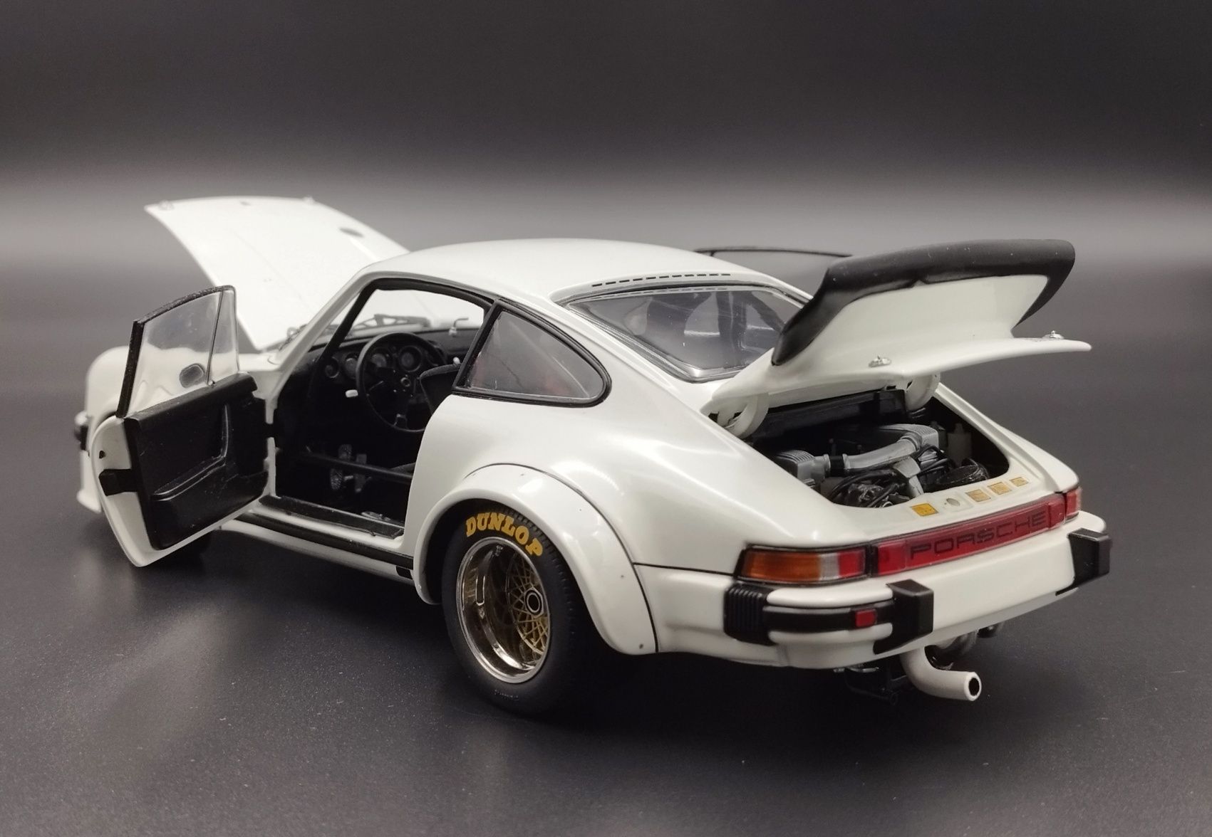 1:18 Exoto Porsche 934 RSR - White Model  Używany