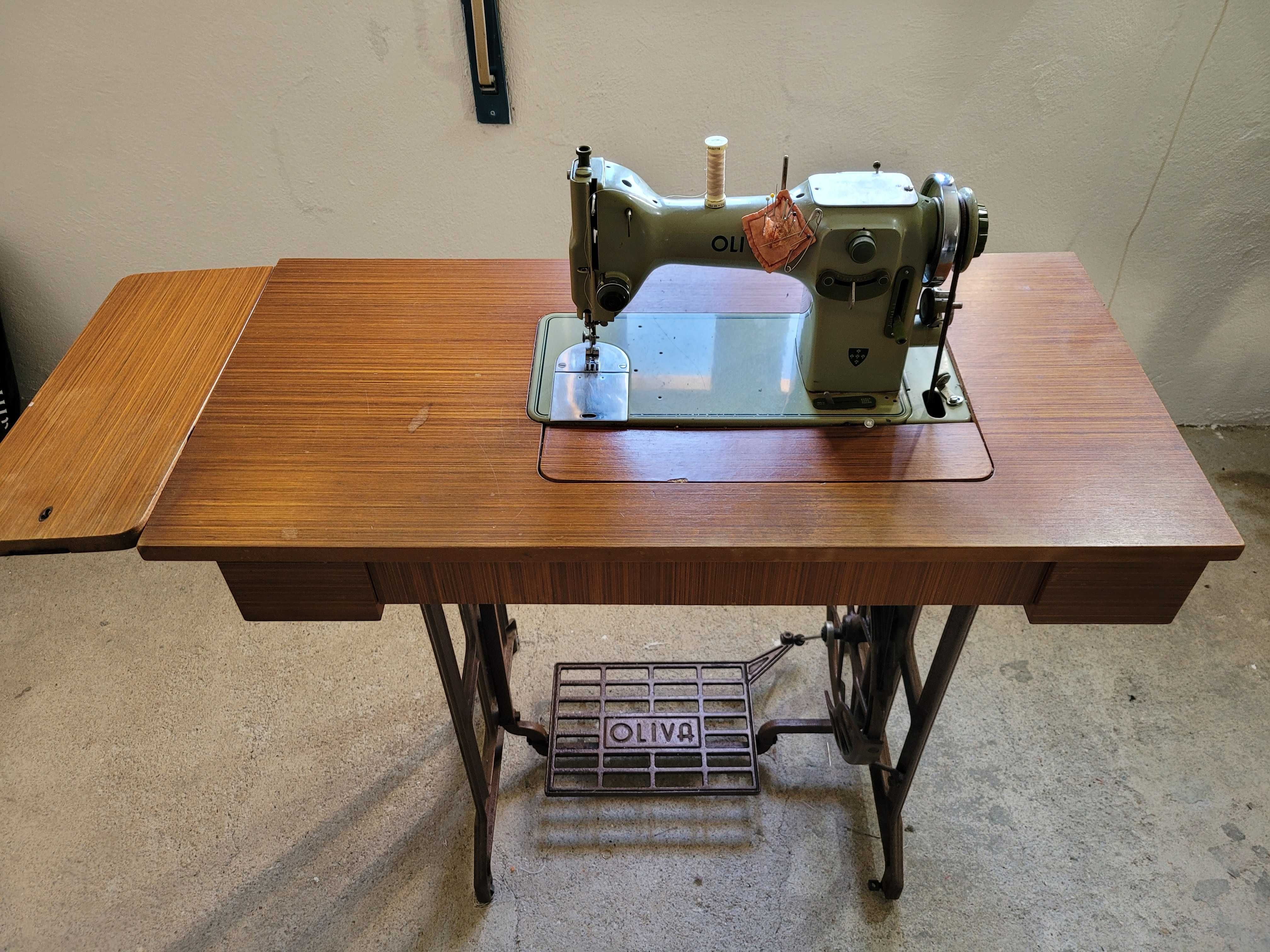Máquina de Costura - OLIVA