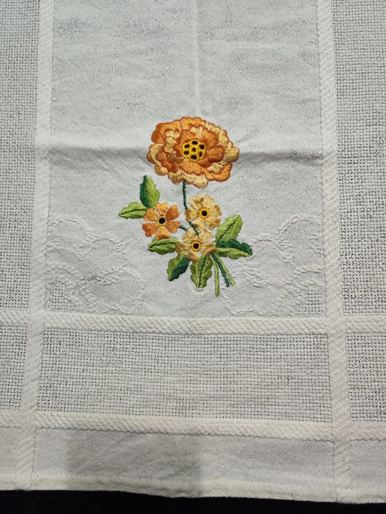 Pano decorativo com um lindo bordado