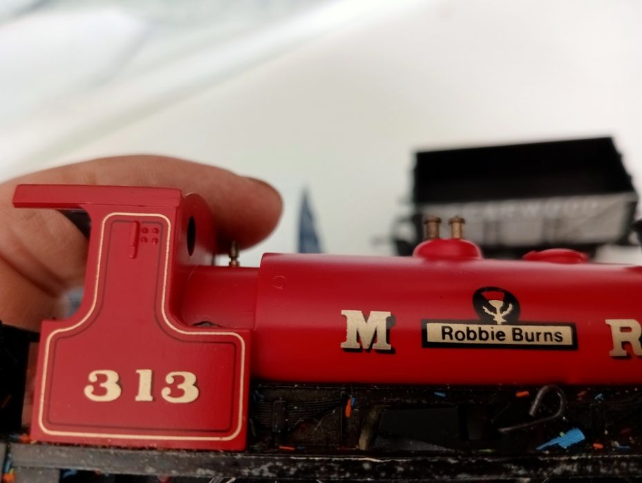 Comboio Hornby e carruagens