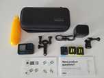 Gopro Hero 10 Black kamera sportowa + akcesoria, 3 baterie, ładowarka