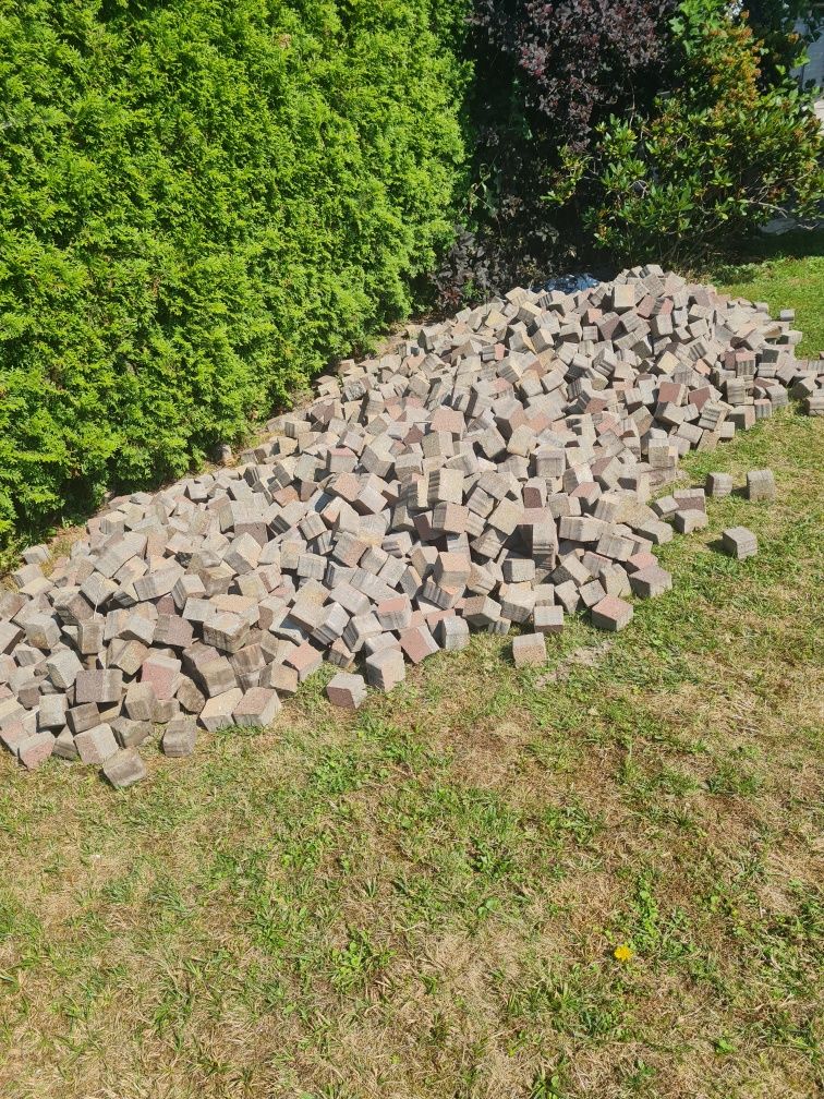 Kostka brukowa z rozbiórki