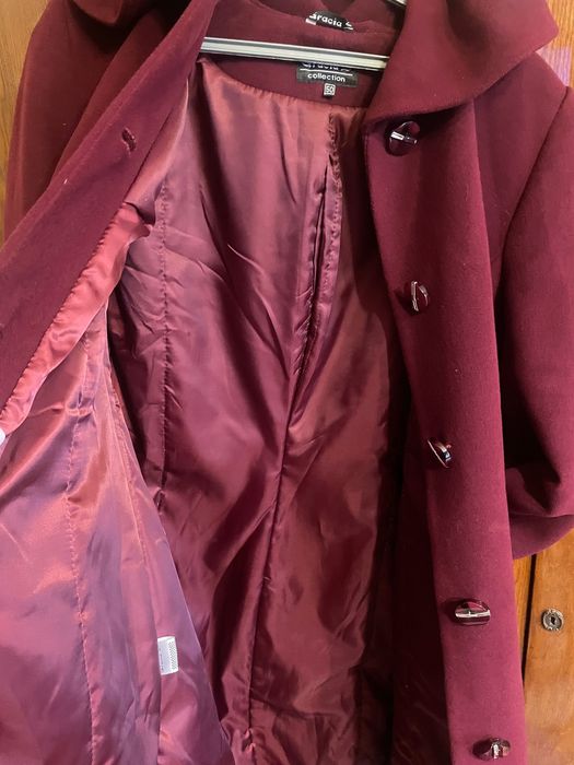 Жіноче пальто бордового кольору розмір 50
