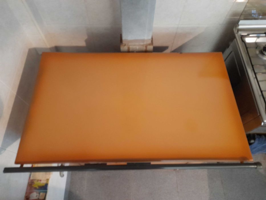 Fogão a lenha em ferro fundido, ferro e esmalte da marca Soliva