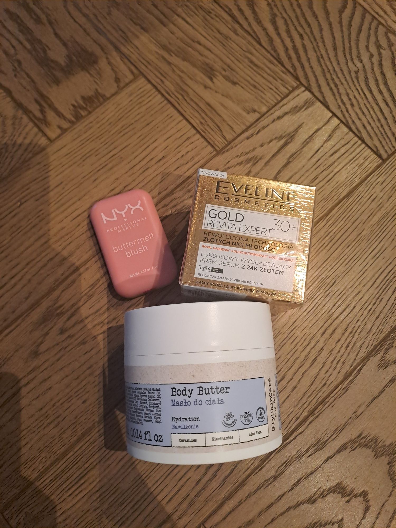 Mix kosmetyków eveline NYX buttermelt blush róż