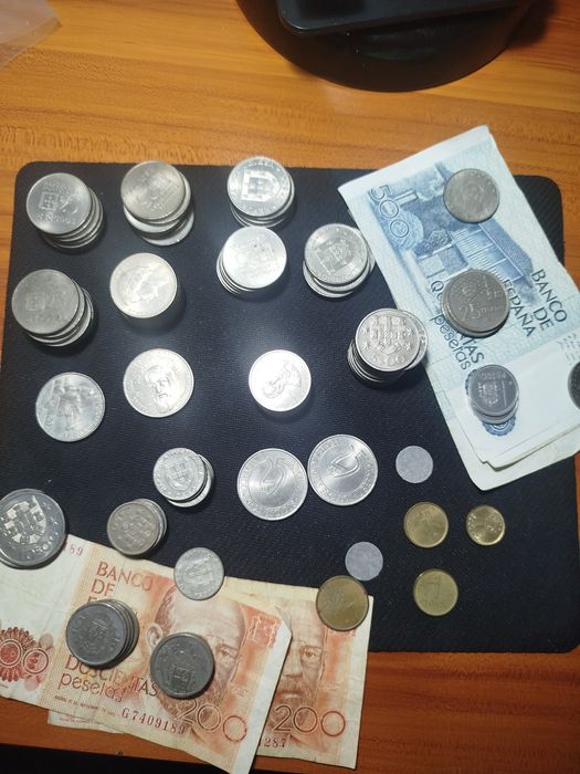 Dinheiro antigo escudos e pesetas