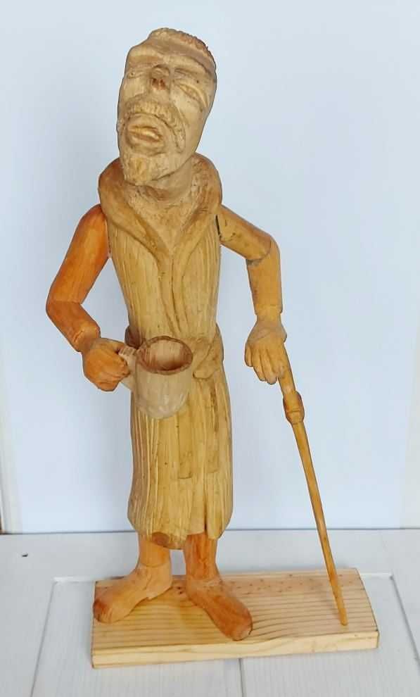 Ręcznie rzeźbiona postać Sarmata  Szlachcic z szablą  sztuka ludowa
