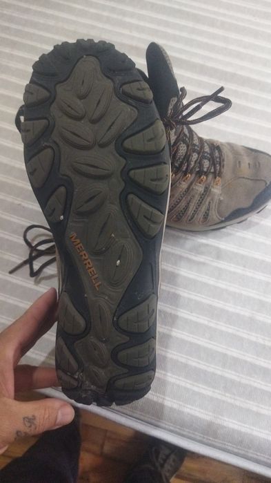 Tênis merrel marrom