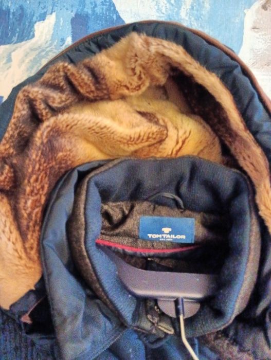 Продається зимова жіноча куртка