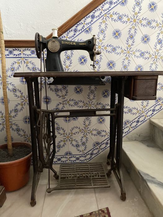 Máquina costura singer com móvel pedal e campânula