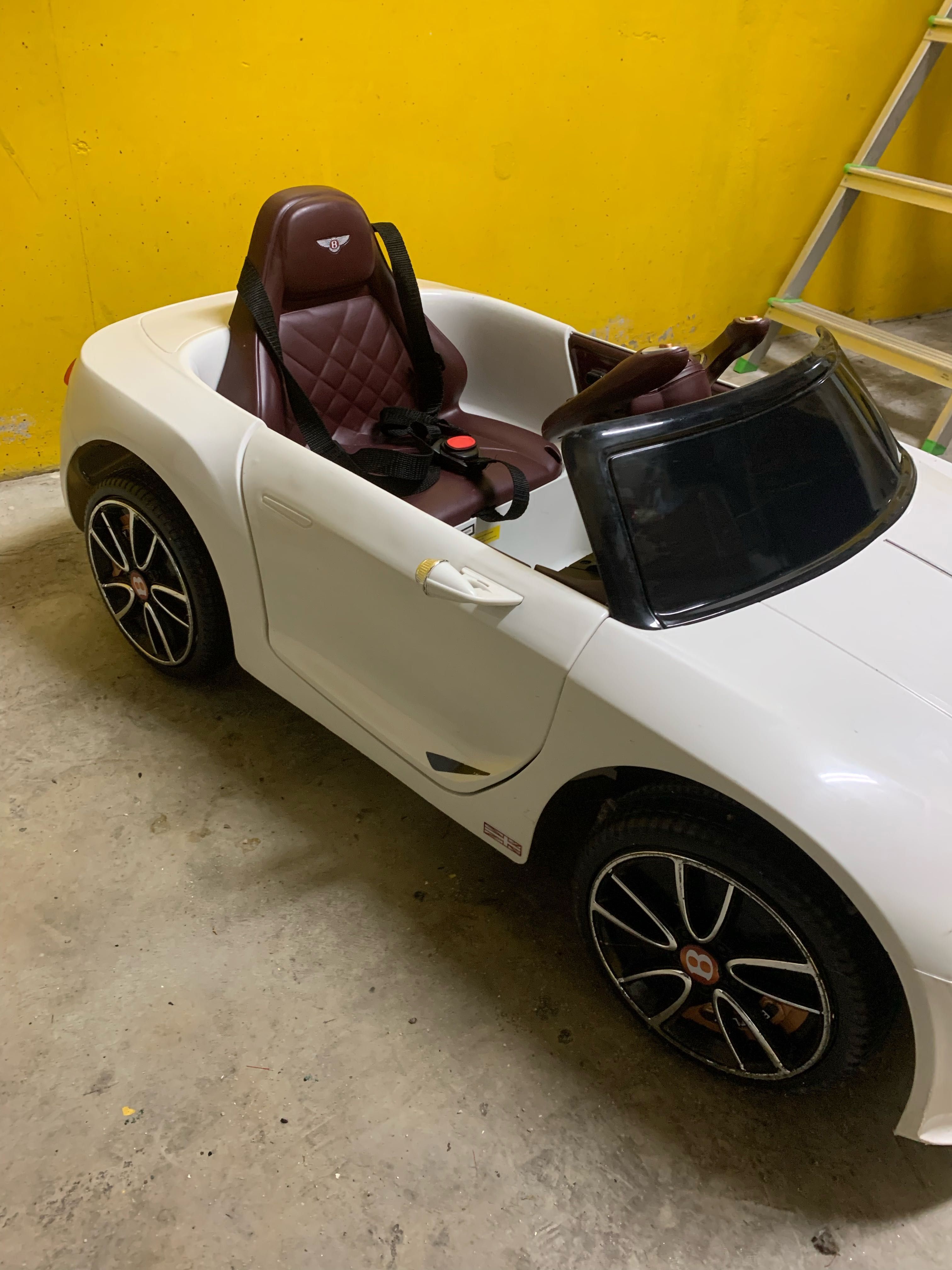 Carro elétrico de criança da marca Bentley