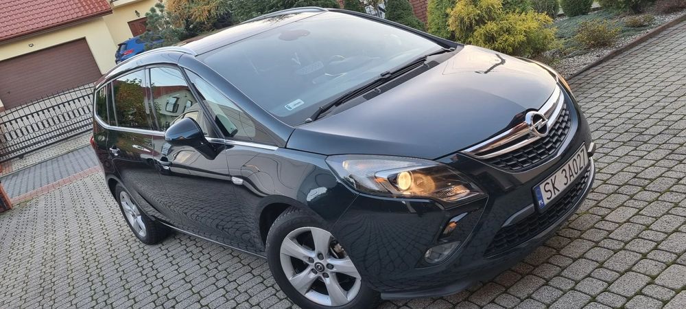 Opel Zafira Opel zafira Tourer 1.6D 136km super stan Bezwypadkowy duza nawigacja