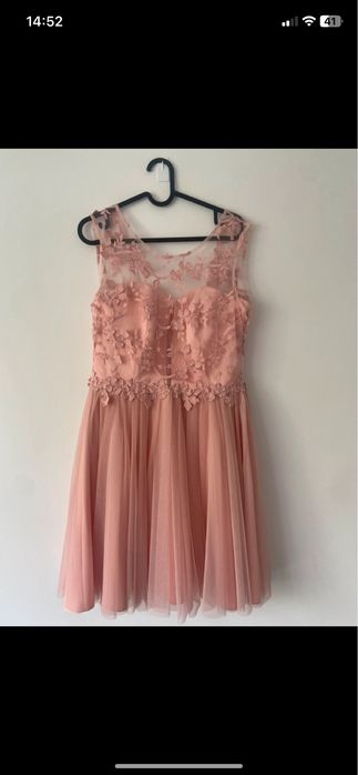 Elegancka sukienk z gipiura