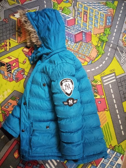 Куртка зимова на 10-12 років.
