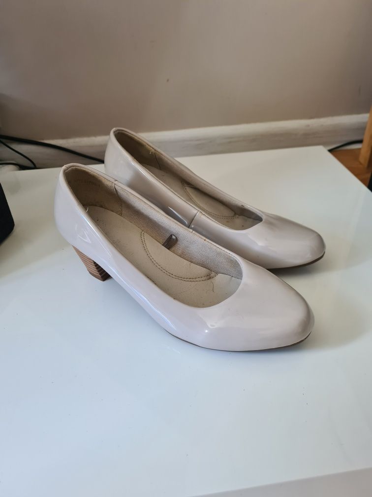 Clara barson beżowe lakierki 36