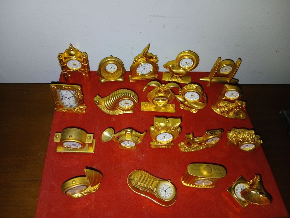 Coleção Relógios minitura  dourado e prateado  por 120 €